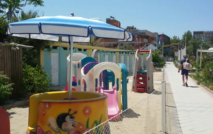 Area giochi bambini Bagno Onda 43 a Rimini